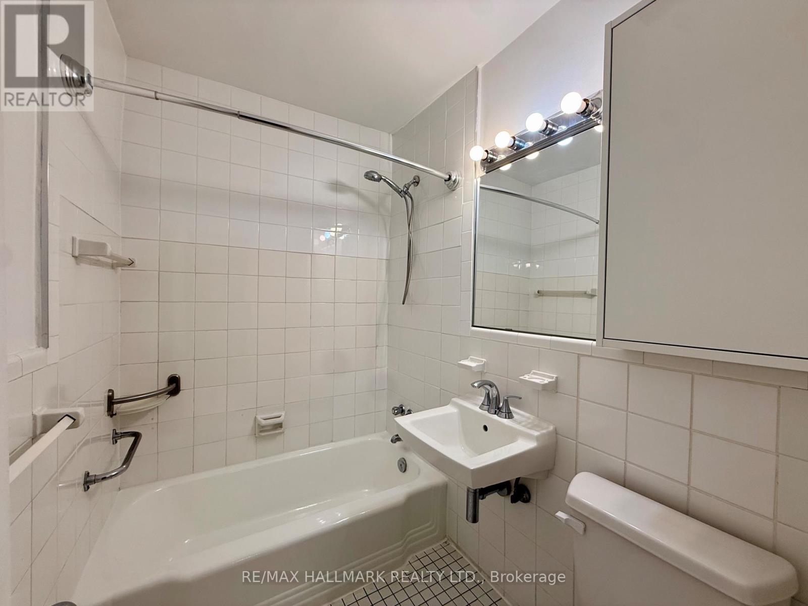 301 - 30 Upper Canada Drive Property Photo 8