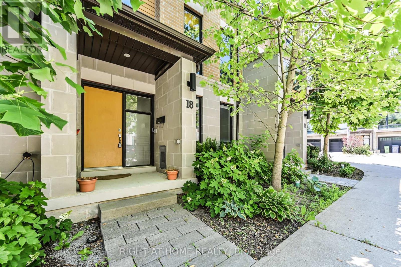 18 KENNETH WOOD CRESCENT