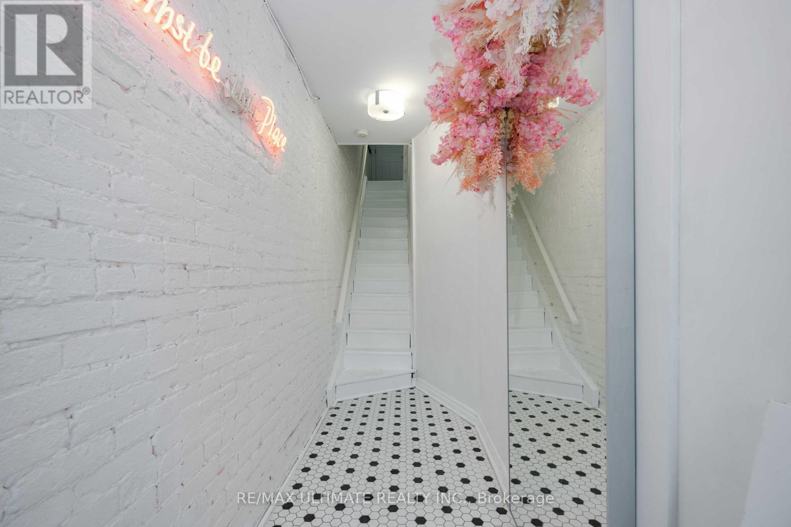 2nd & 3rd Flr - 617 King Street W Property Photo 18