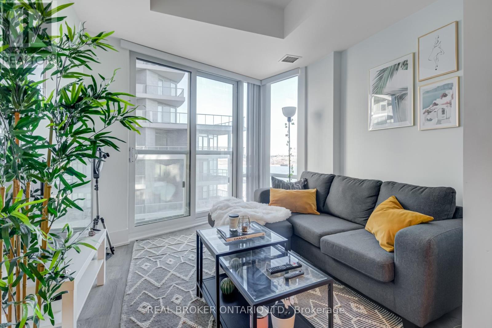 620 - 55 Merchants Wharf Property Photo 6