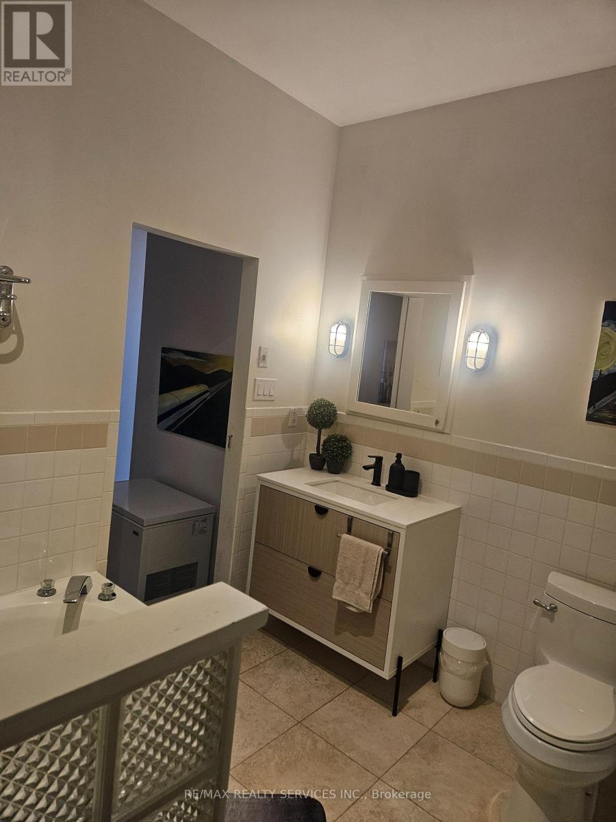 406 - 90 Sumach Street Property Photo 7
