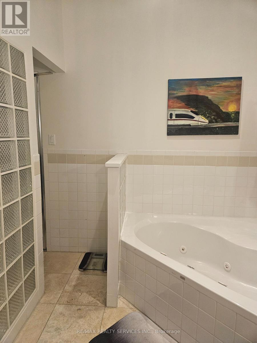 406 - 90 Sumach Street Property Photo 9