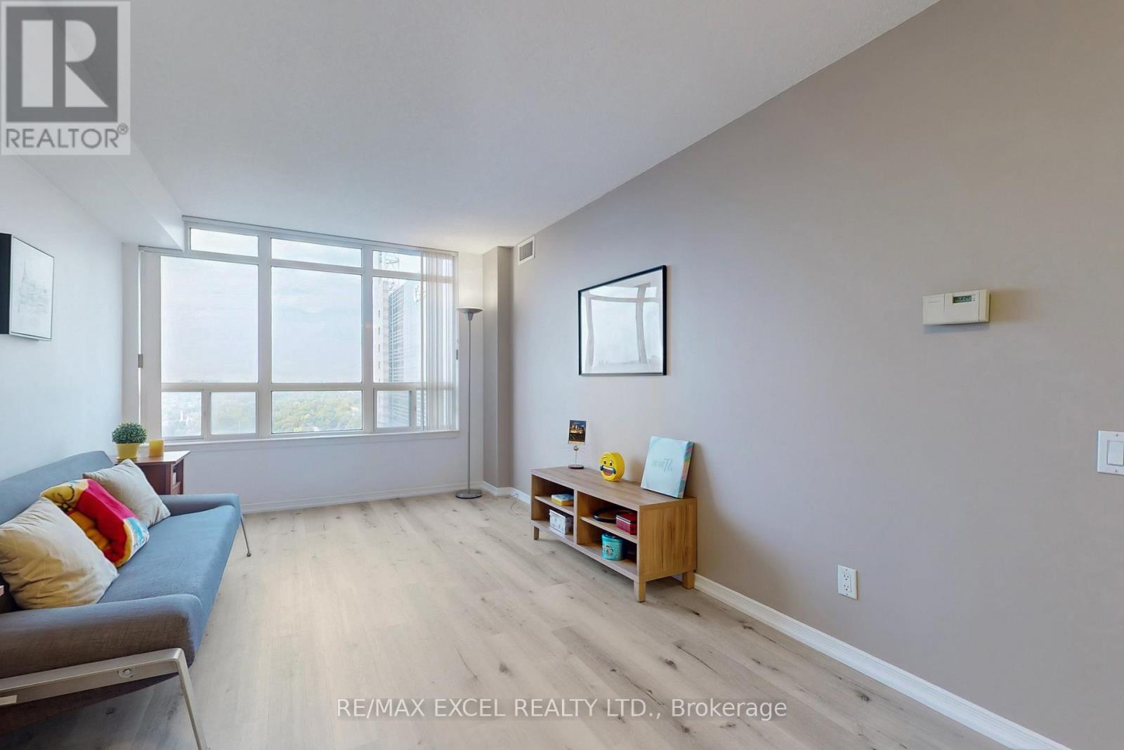 2302 - 8 Hillcrest Avenue Property Photo 17