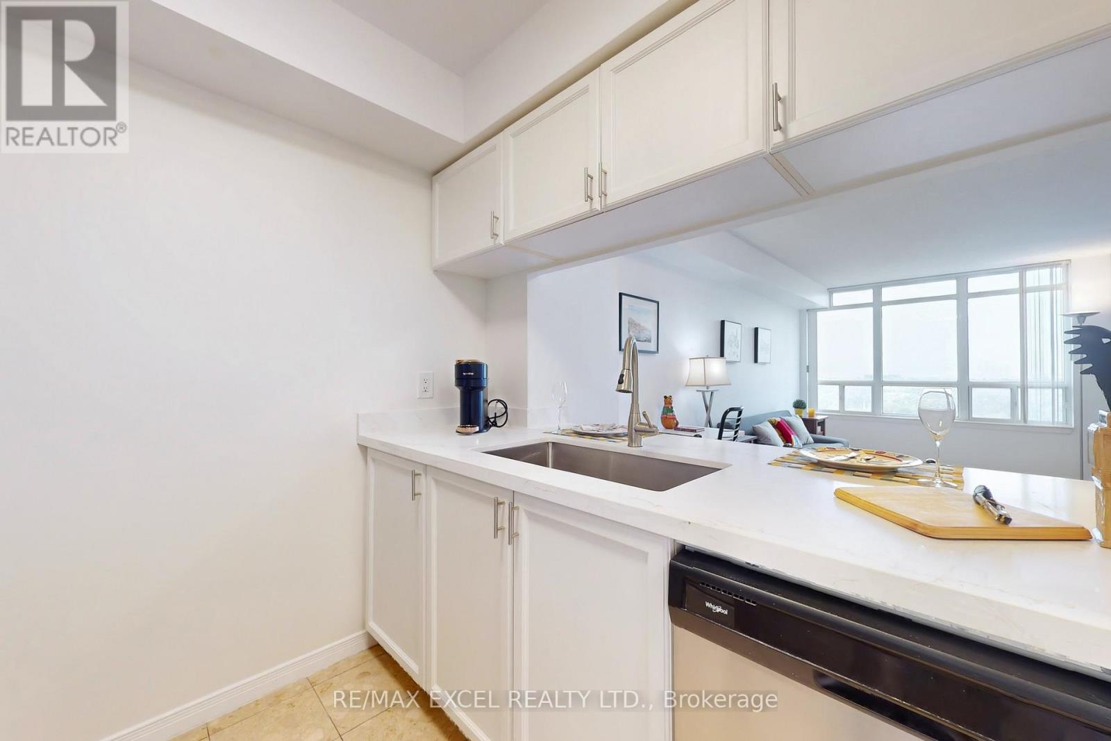 2302 - 8 Hillcrest Avenue Property Photo 24