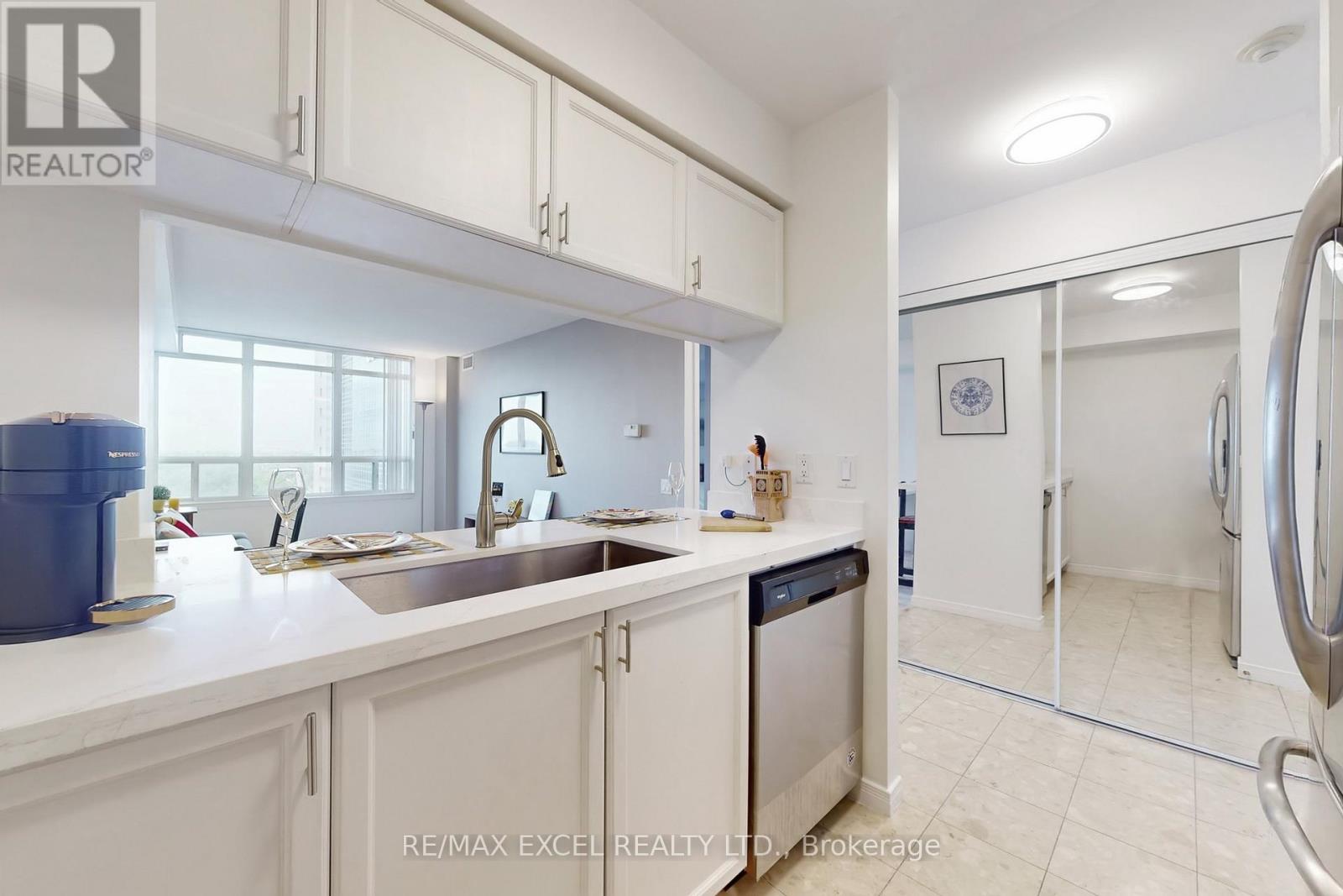 2302 - 8 Hillcrest Avenue Property Photo 26