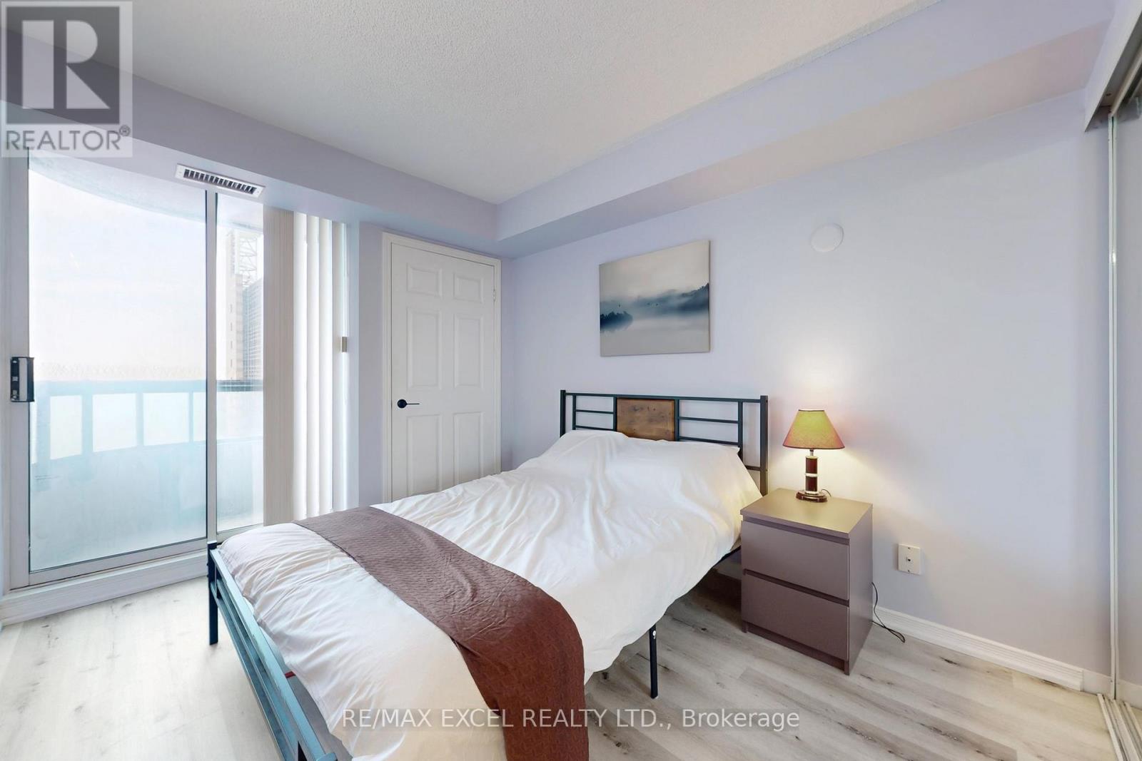 2302 - 8 Hillcrest Avenue Property Photo 28