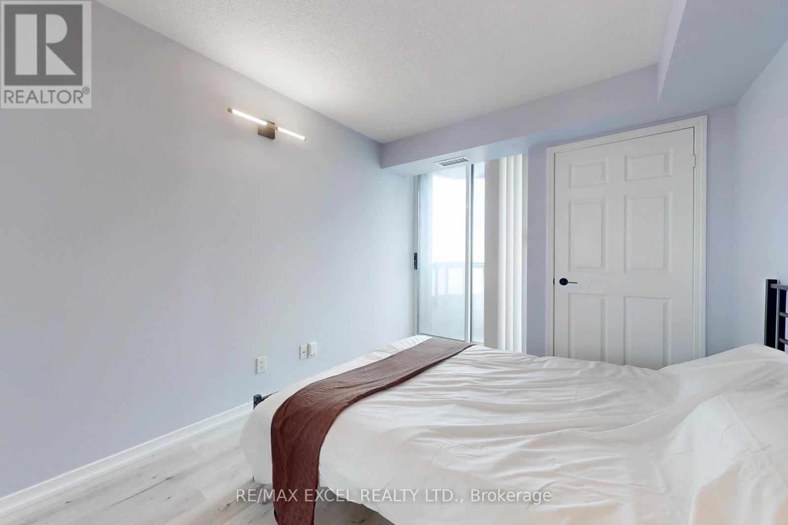 2302 - 8 Hillcrest Avenue Property Photo 29