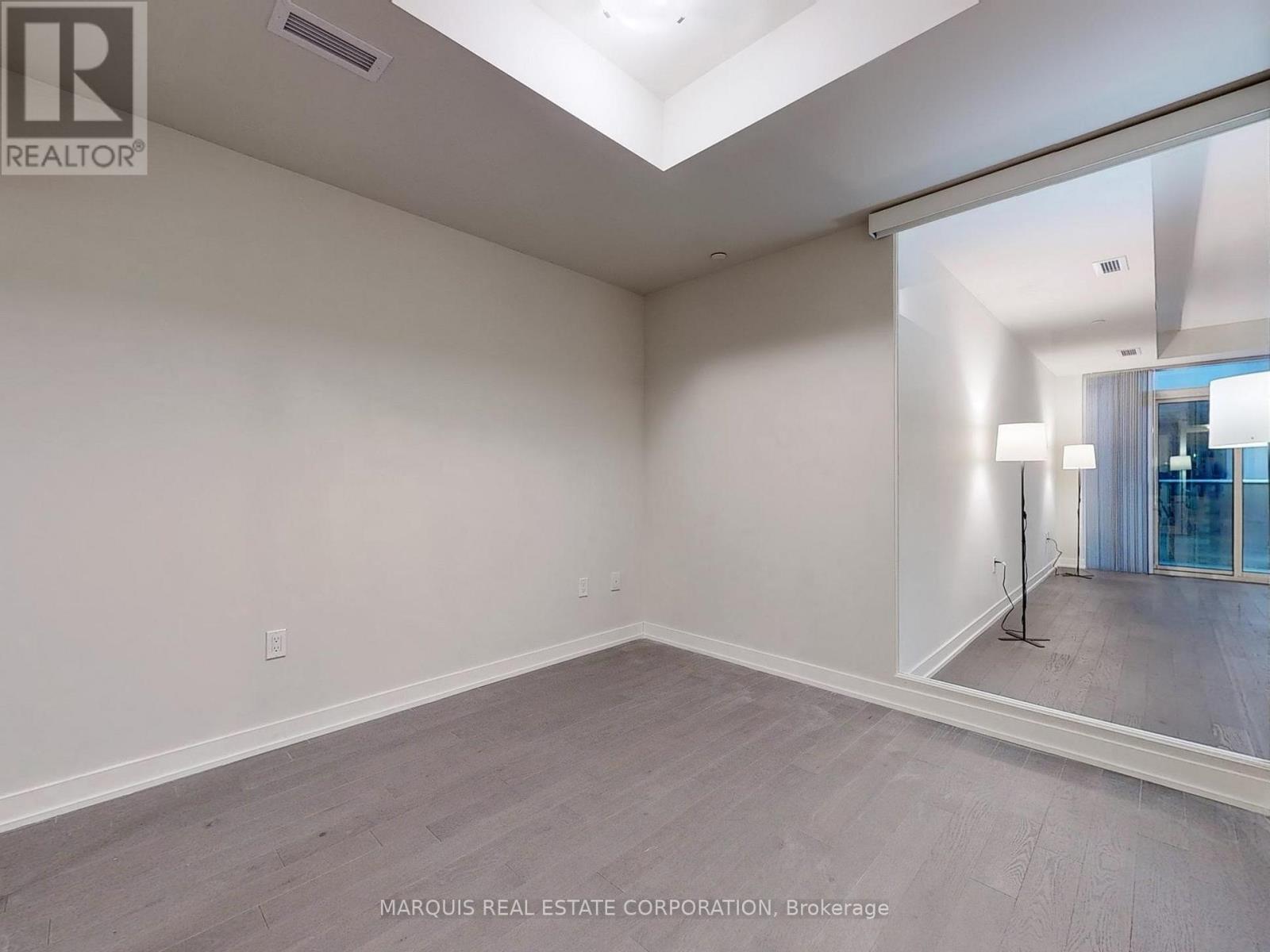 505 - 330 Richmond Street W Property Photo 7