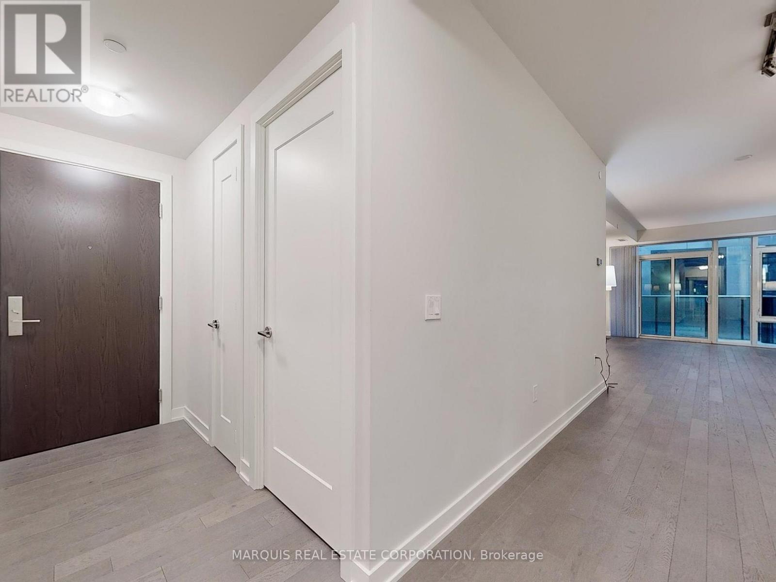 505 - 330 Richmond Street W Property Photo 9
