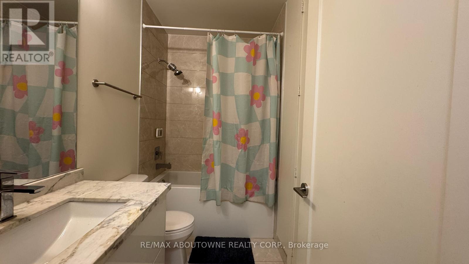 207 - 330 Richmond Street W Property Photo 10
