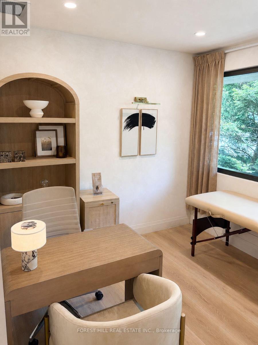 ROOM 2 - 315 AVENUE ROAD