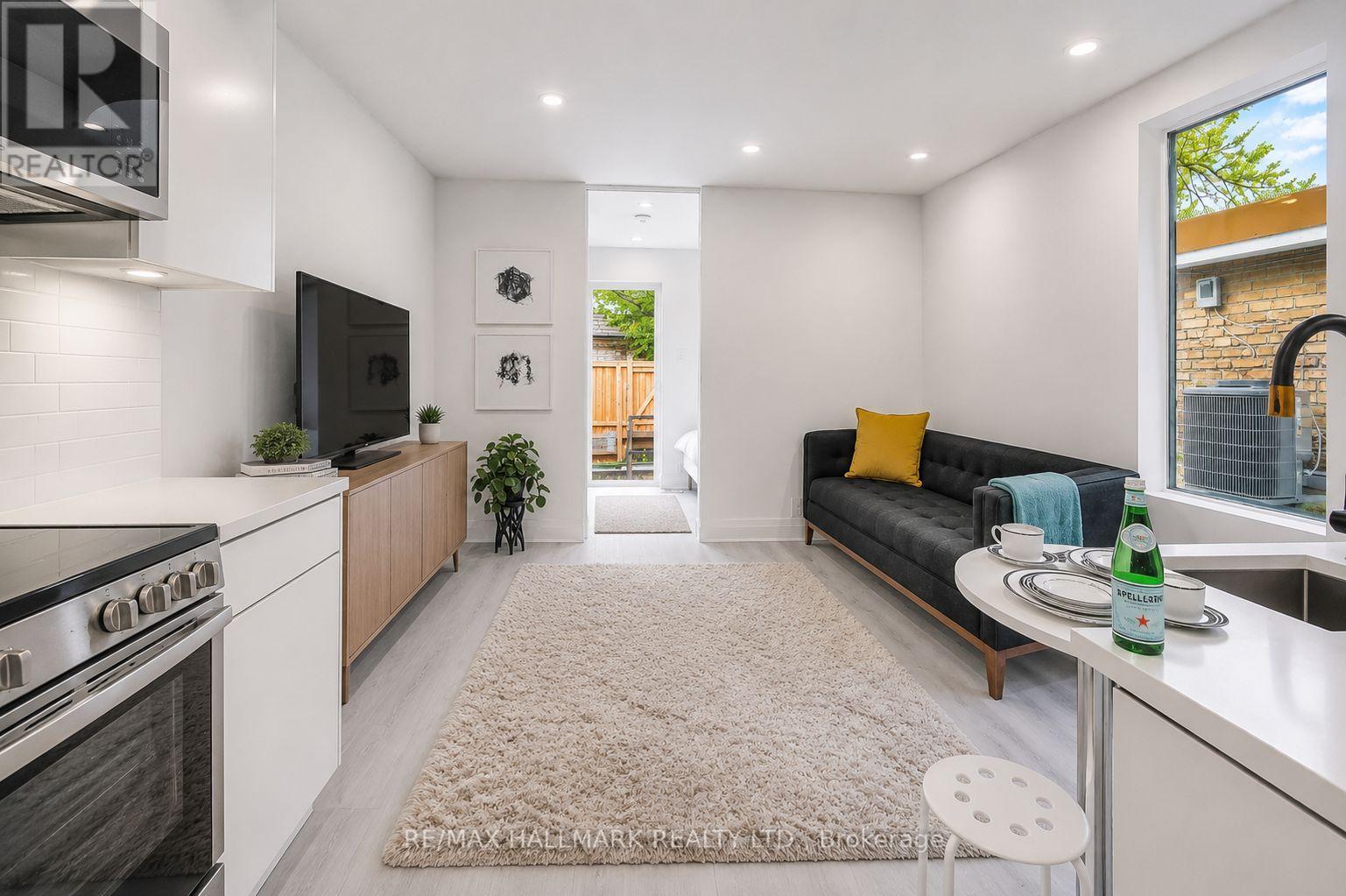 2 - 415 DUNDAS STREET E