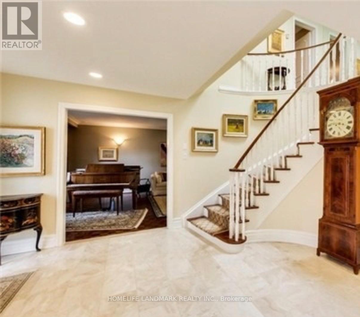 15 Tofino Crescent Property Photo 3