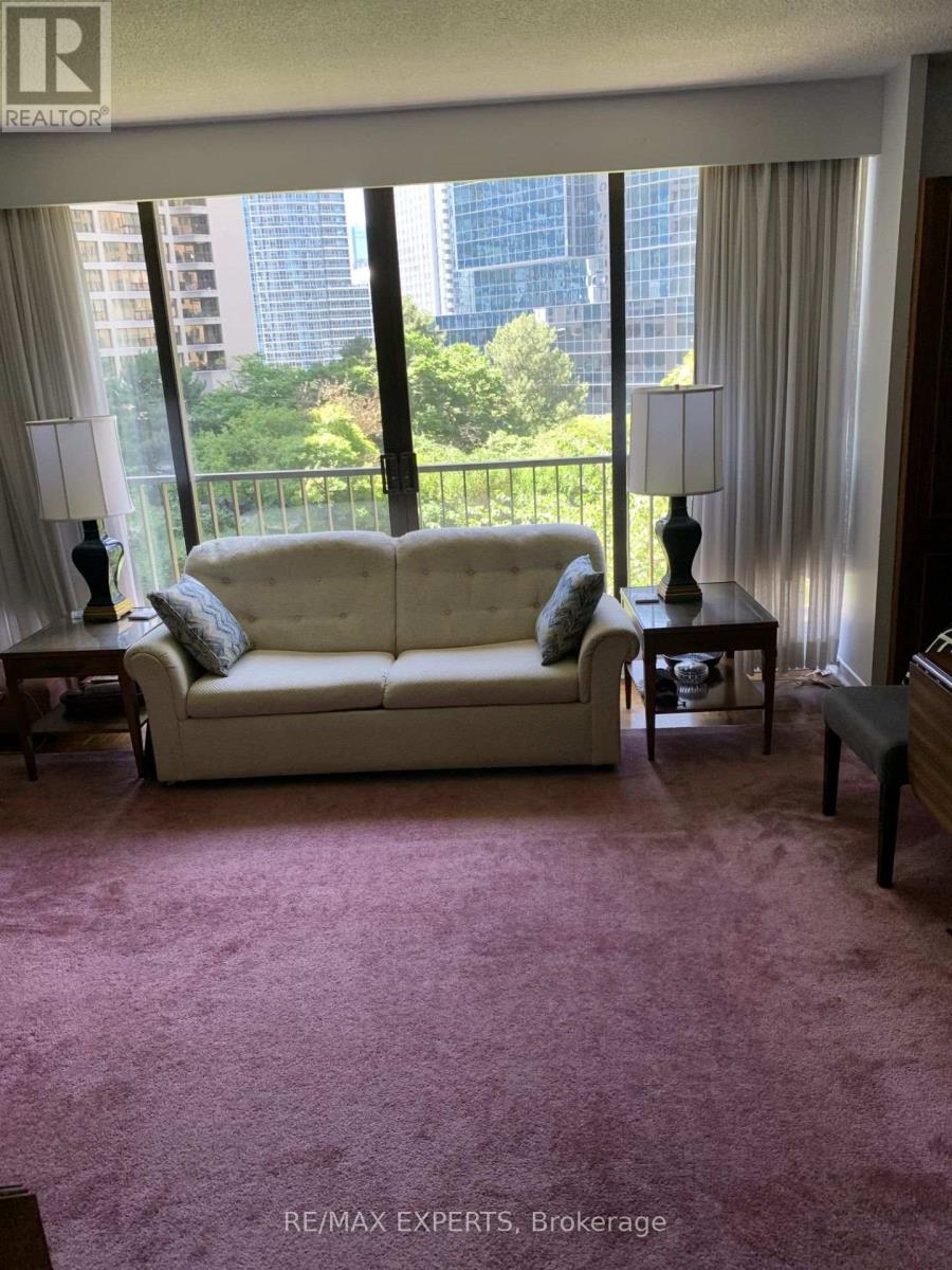 1013 - 33 Harbour Square Property Photo 14