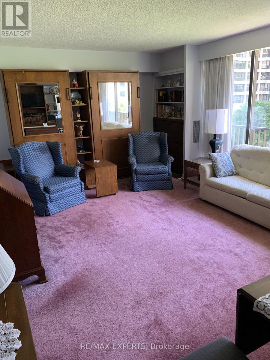 1013 - 33 Harbour Square Property Photo 15