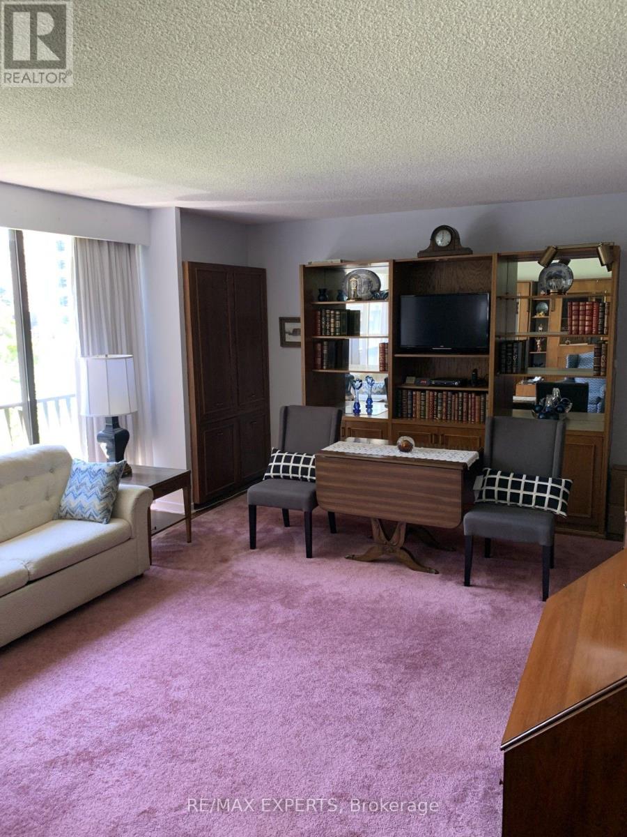 1013 - 33 Harbour Square Property Photo 20