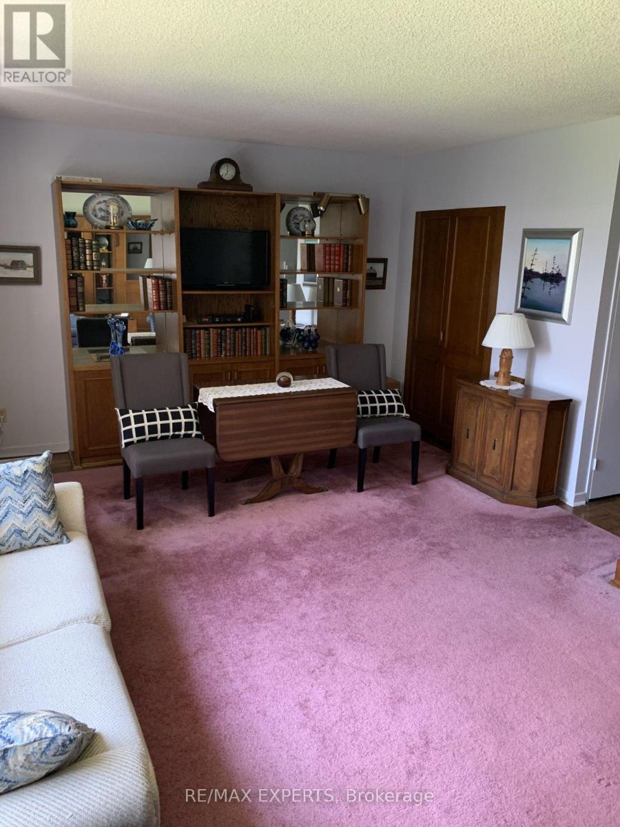 1013 - 33 Harbour Square Property Photo 21