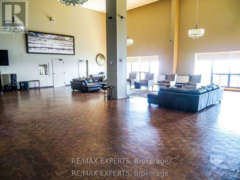 1013 - 33 Harbour Square Property Photo 22