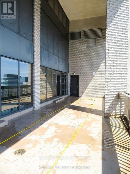 1013 - 33 Harbour Square Property Photo 23