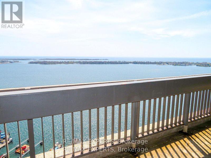 1013 - 33 Harbour Square Property Photo 24
