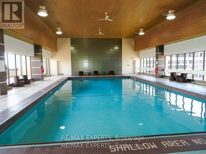 1013 - 33 Harbour Square Property Photo 26