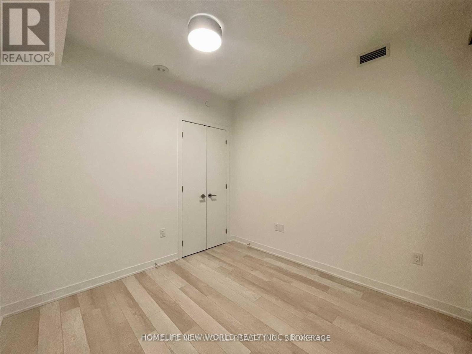 3605 - 357 King Street W Property Photo 3