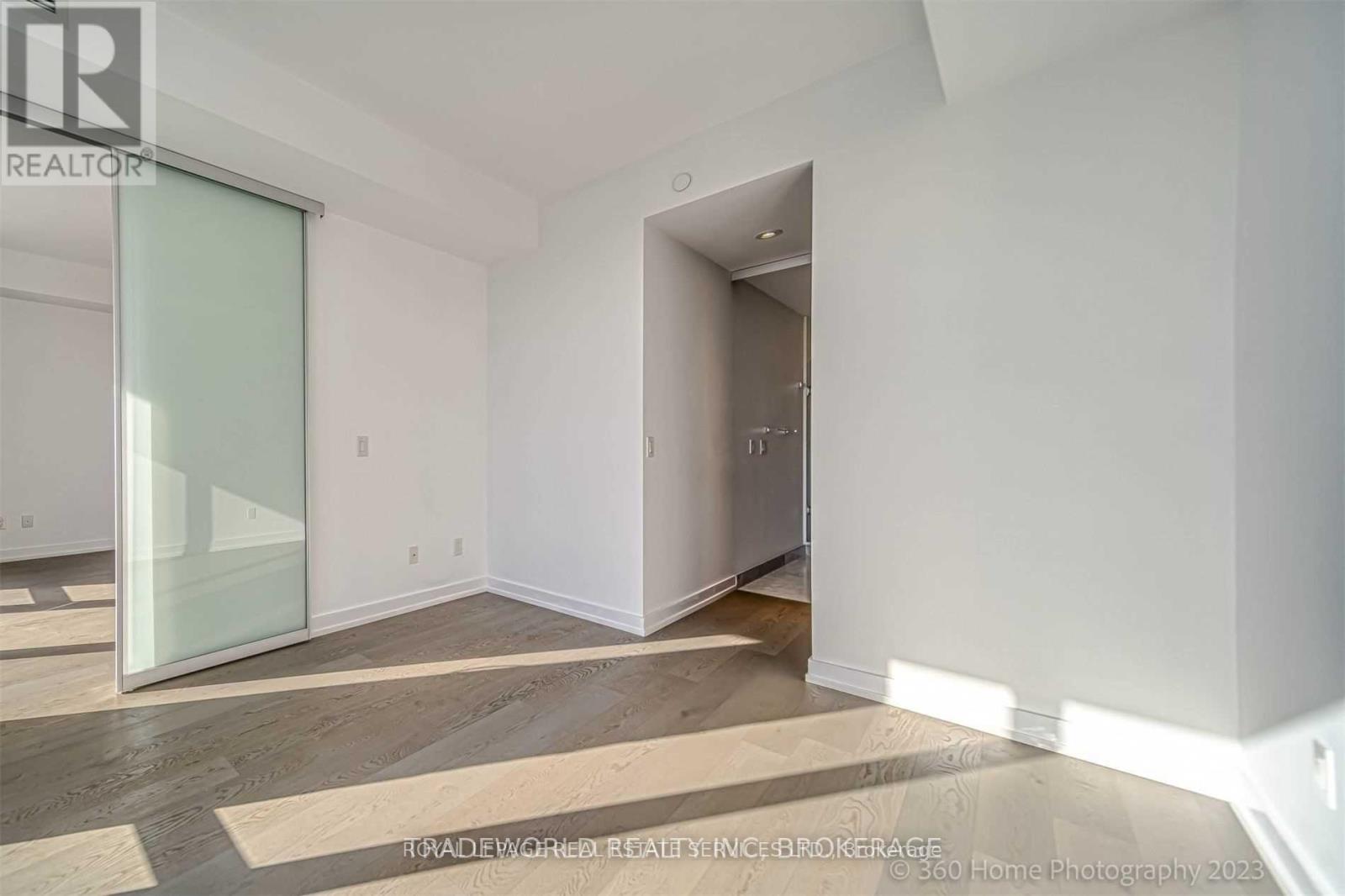 2703 - 488 University Avenue Property Photo 12
