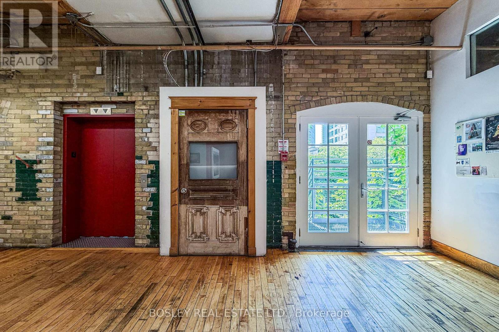 208 - 401 Richmond Street W Property Photo 18