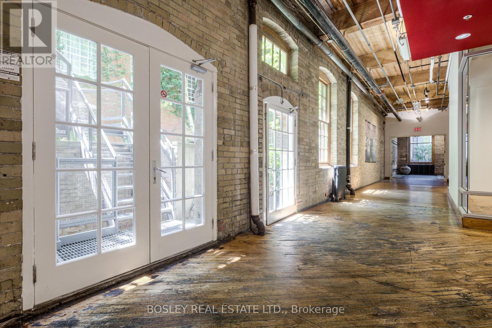 208 - 401 Richmond Street W Property Photo 21