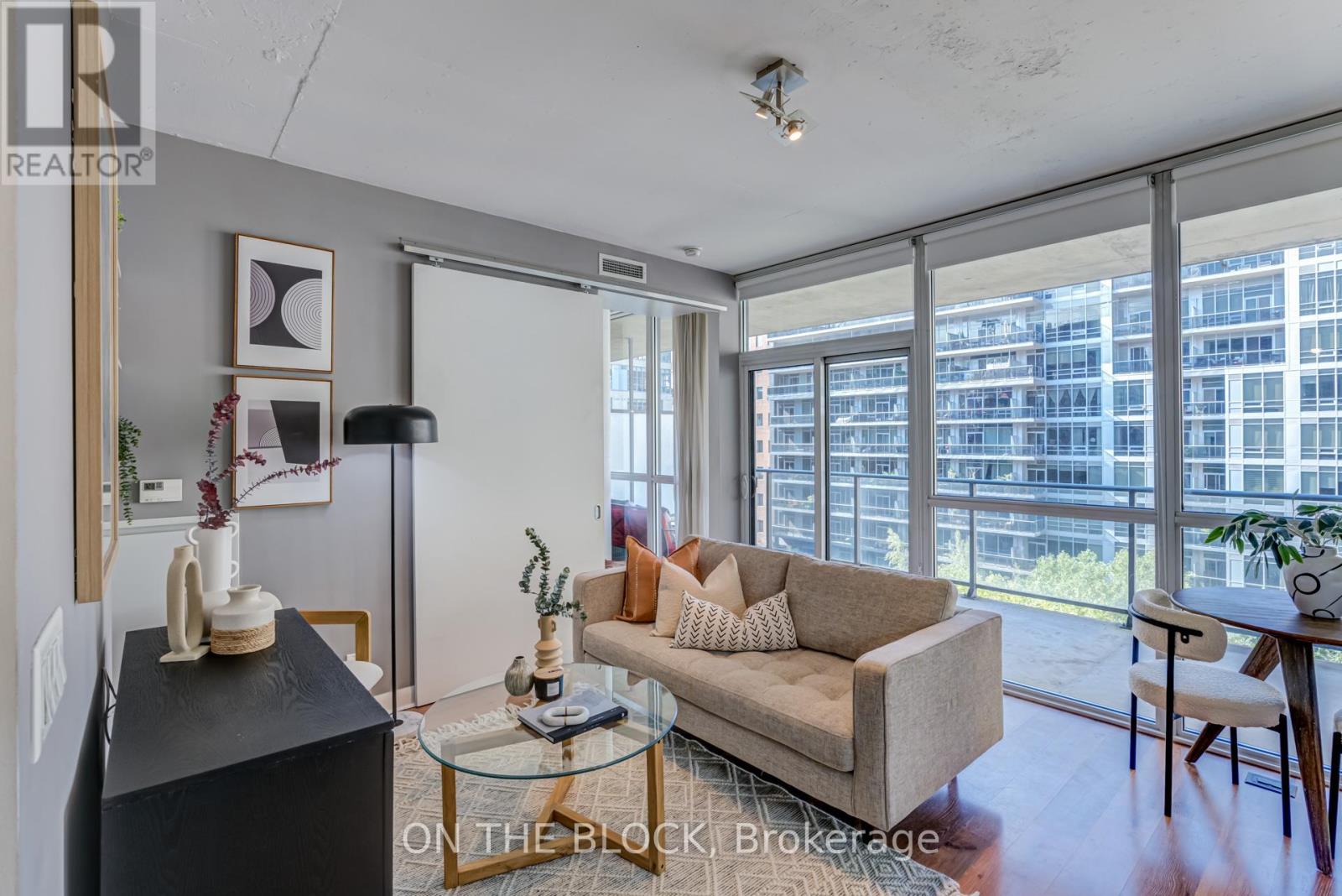 616 - 478 King Street W Property Photo 2