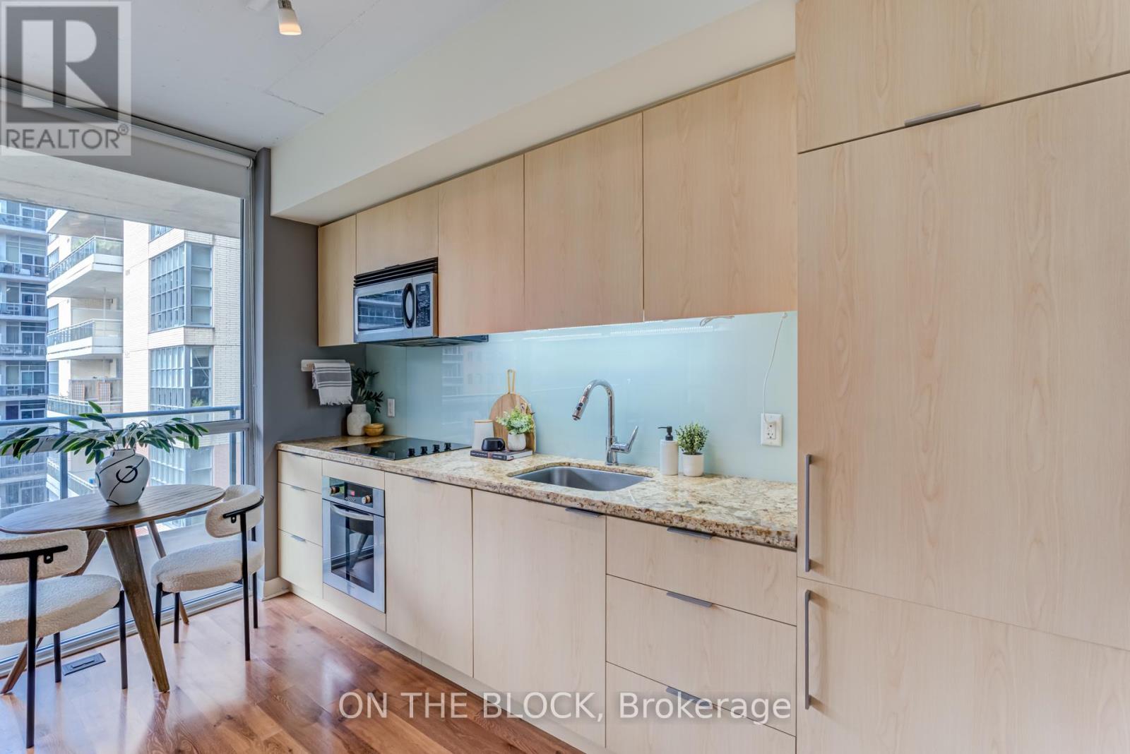 616 - 478 King Street W Property Photo 5