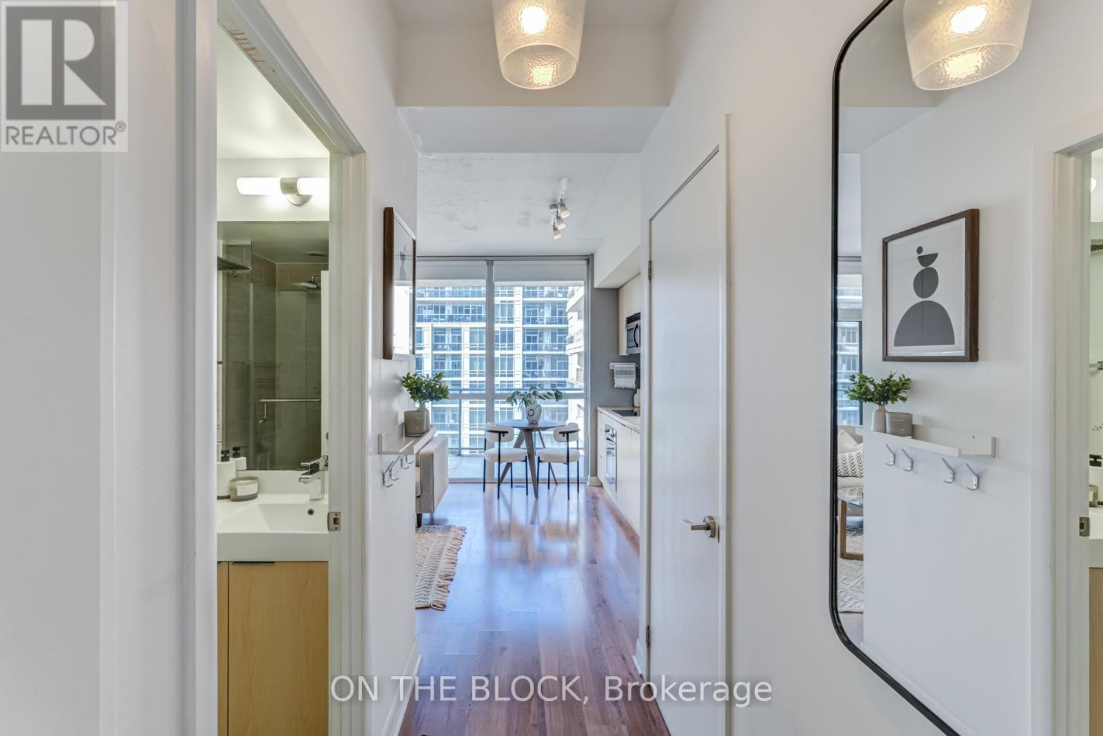 616 - 478 King Street W Property Photo 6
