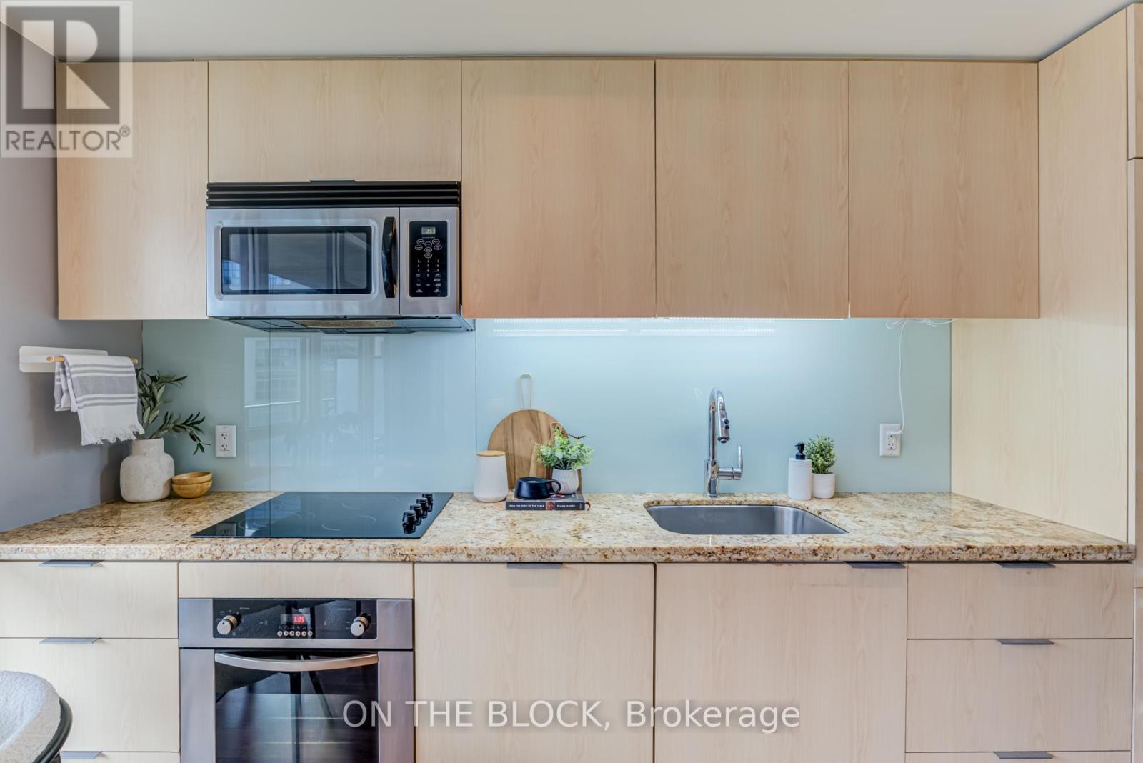 616 - 478 King Street W Property Photo 9