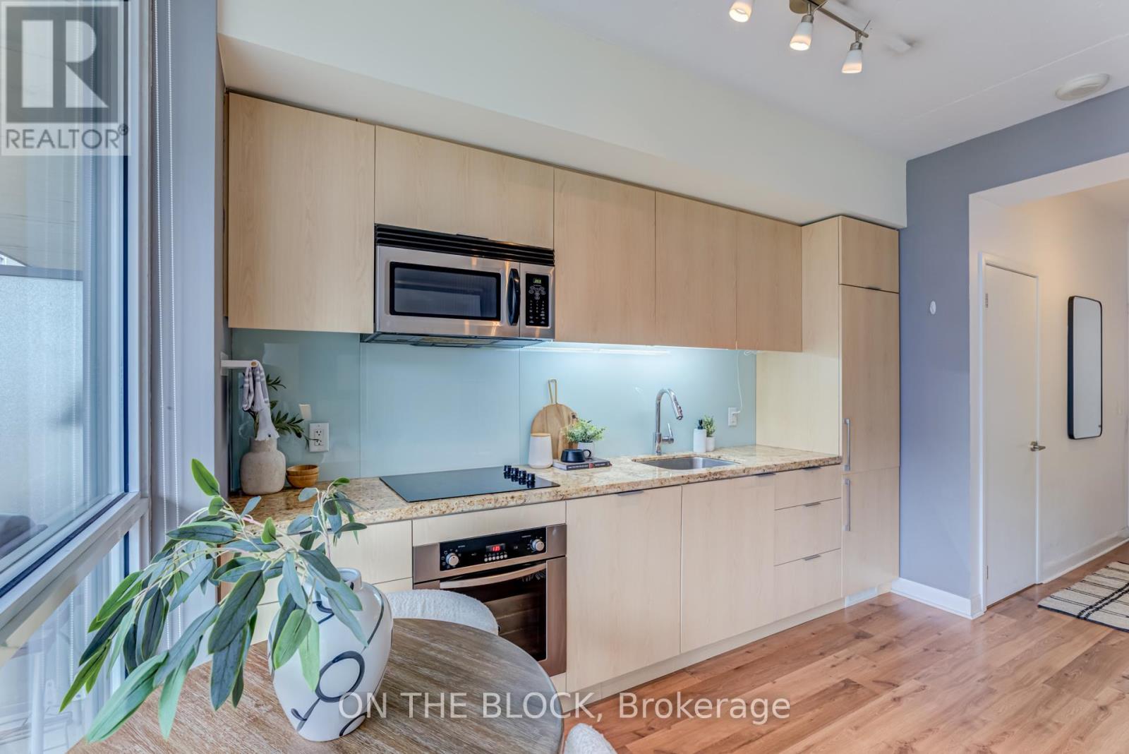 616 - 478 King Street W Property Photo 10