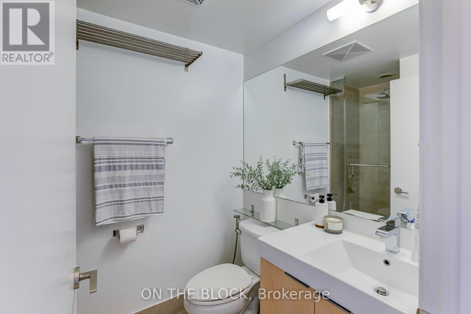 616 - 478 King Street W Property Photo 16