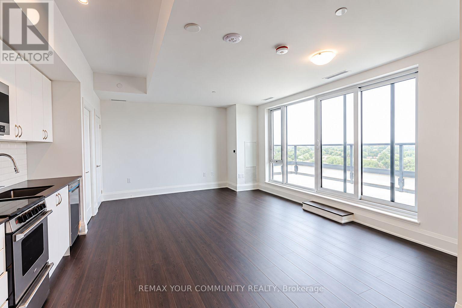 905 - 700 Sheppard Avenue W Property Photo 2
