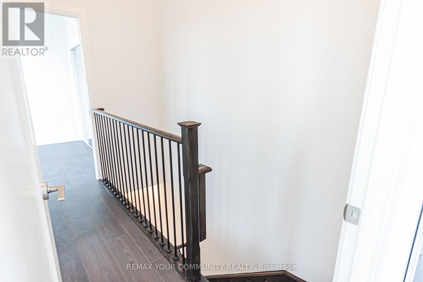 905 - 700 Sheppard Avenue W Property Photo 4