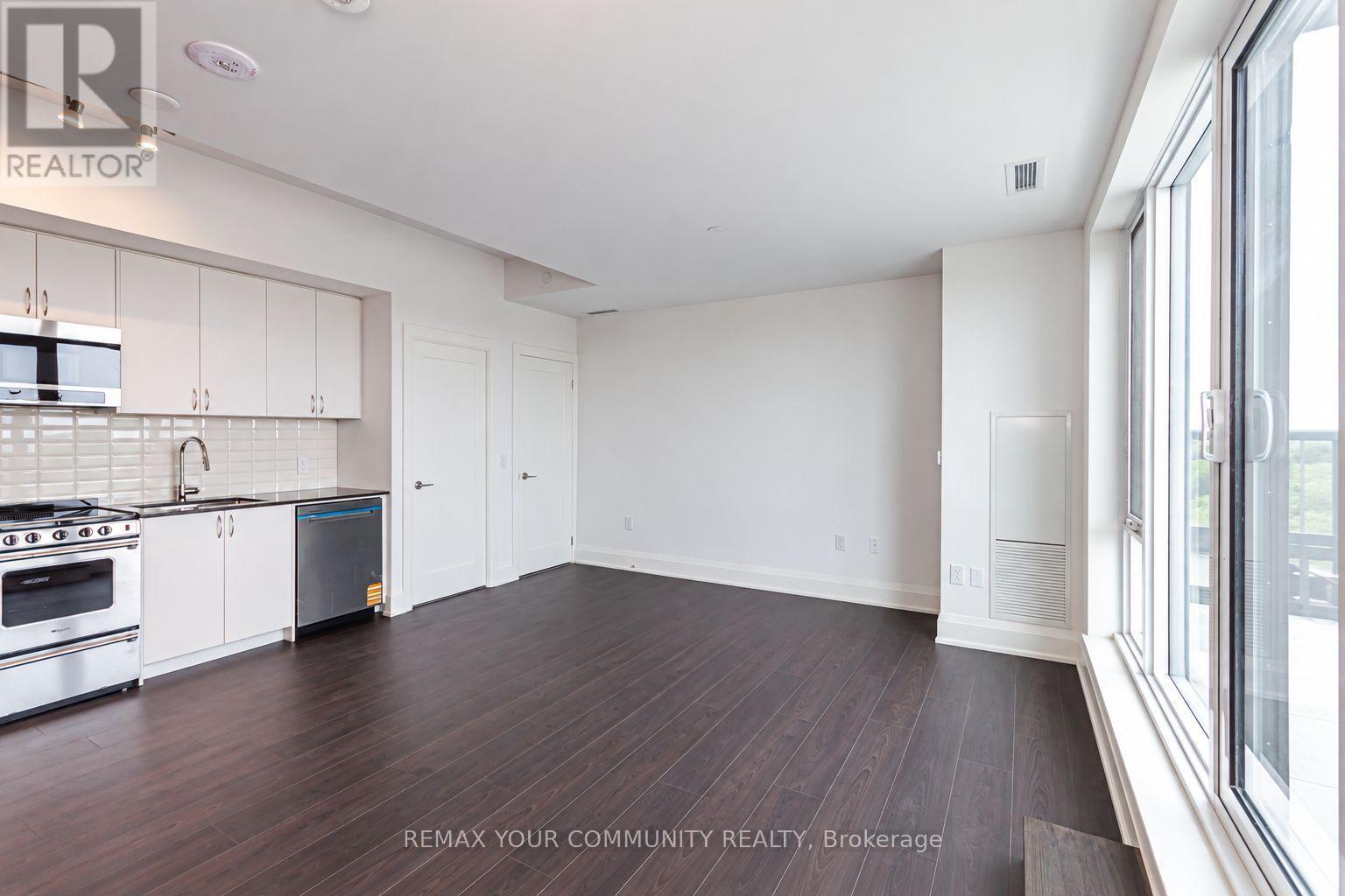 905 - 700 Sheppard Avenue W Property Photo 6