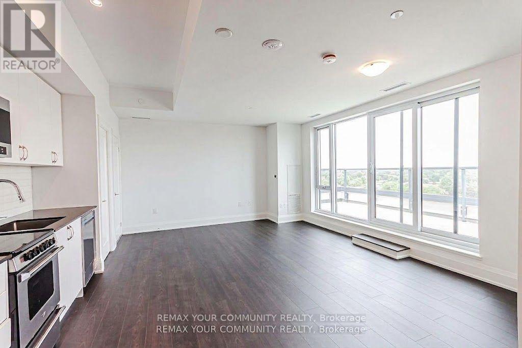905 - 700 Sheppard Avenue W Property Photo 9