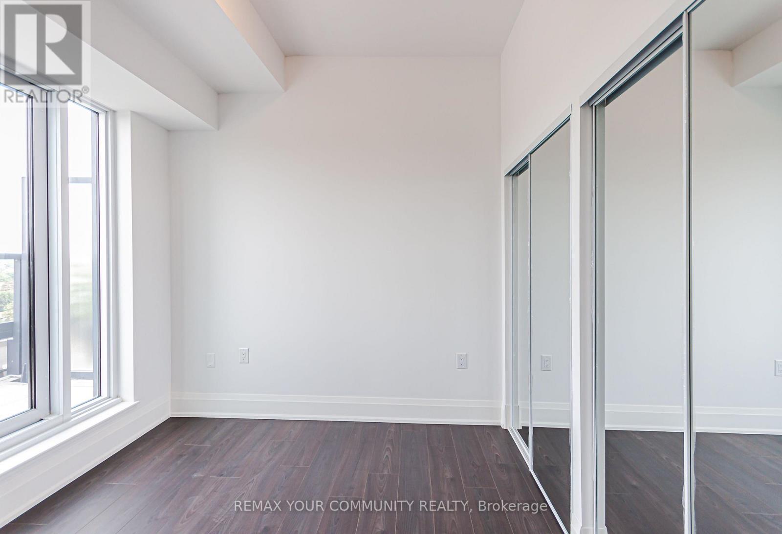 905 - 700 Sheppard Avenue W Property Photo 11
