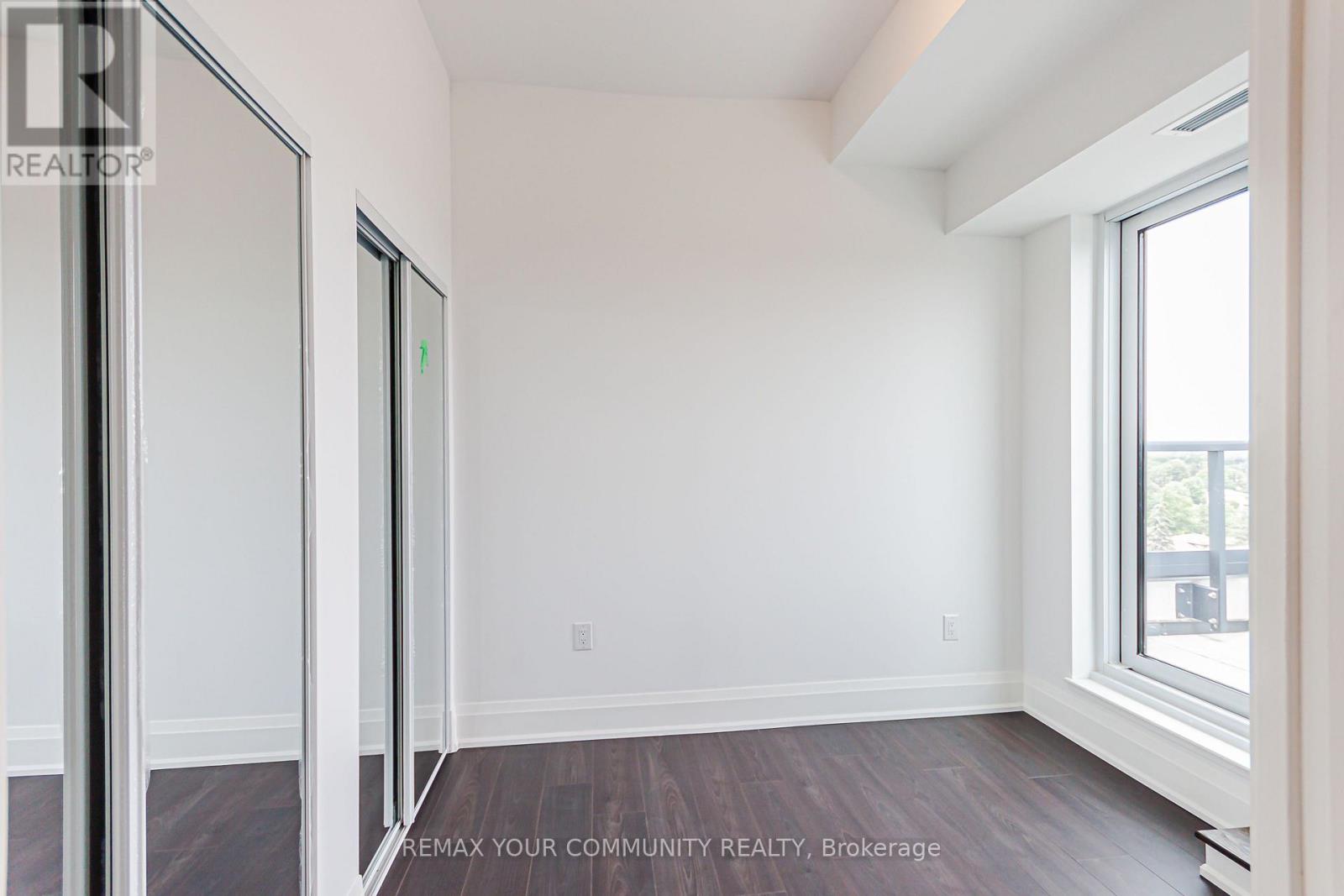 905 - 700 Sheppard Avenue W Property Photo 12