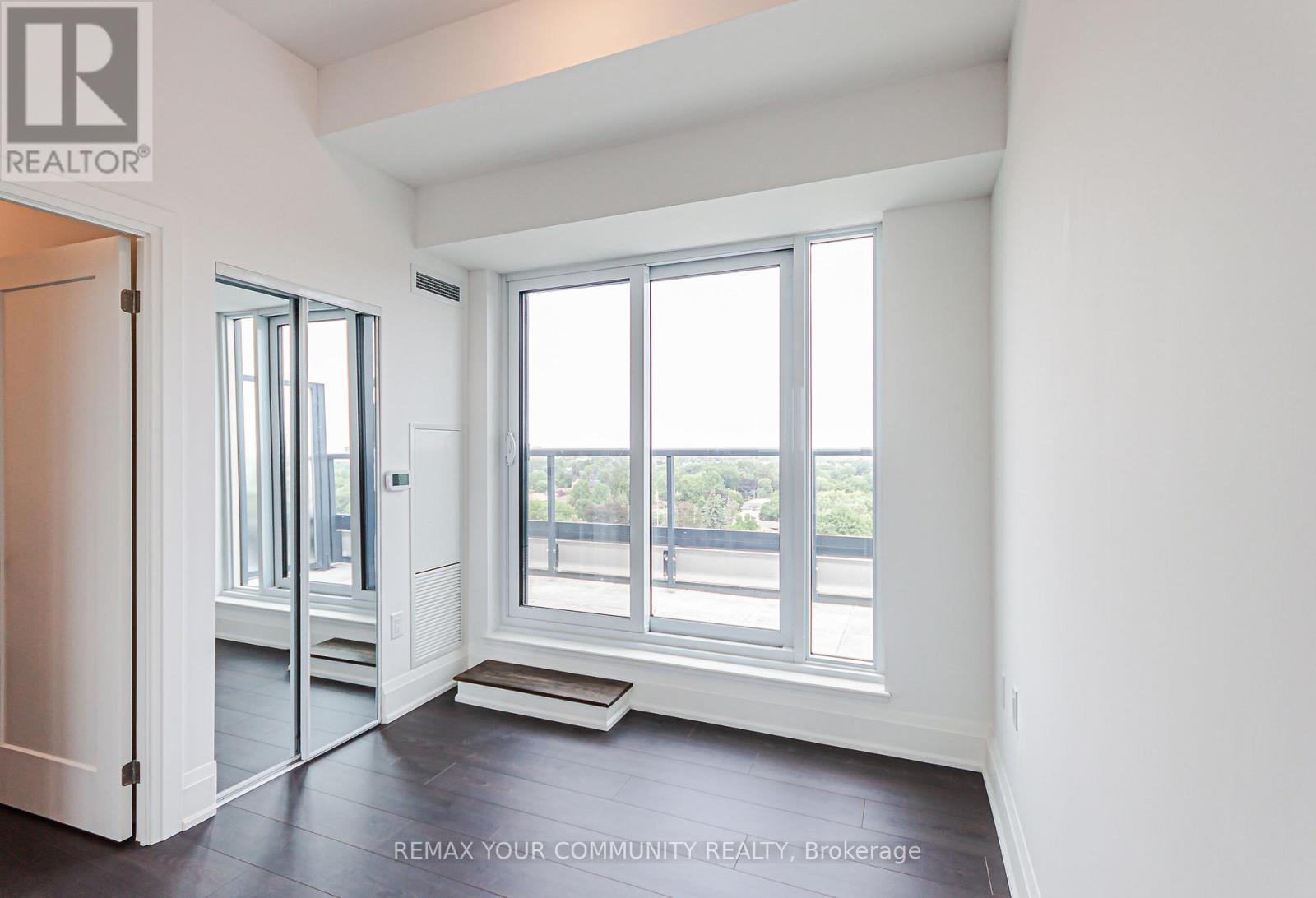 905 - 700 Sheppard Avenue W Property Photo 14