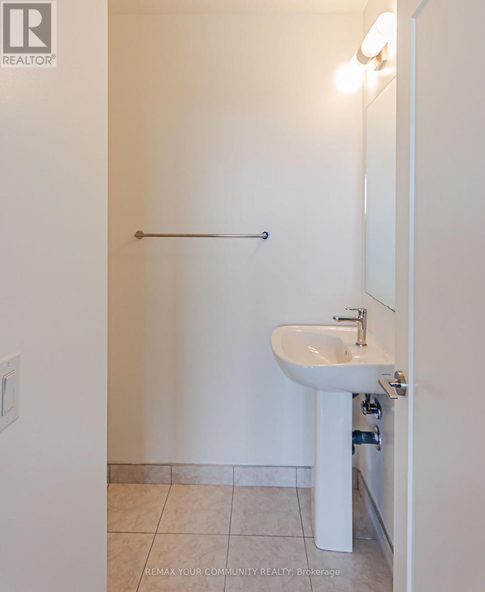 905 - 700 Sheppard Avenue W Property Photo 17