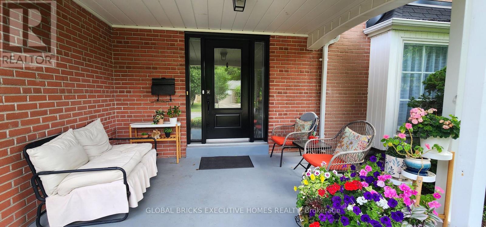 23 Whitefriars Drive Property Photo 3