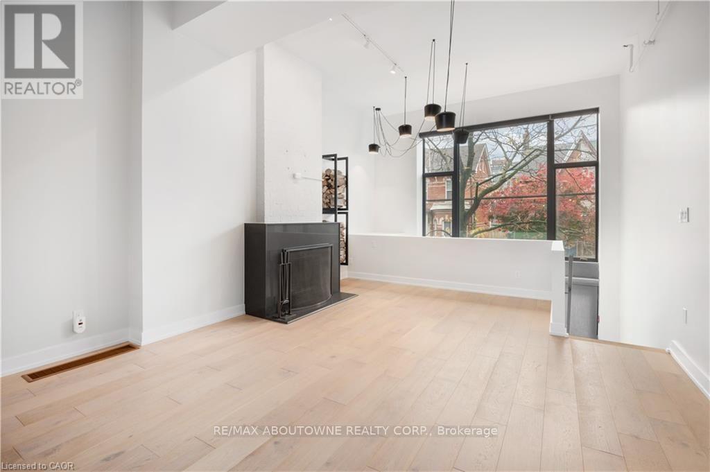 105 - 676 Richmond Street W Property Photo 1