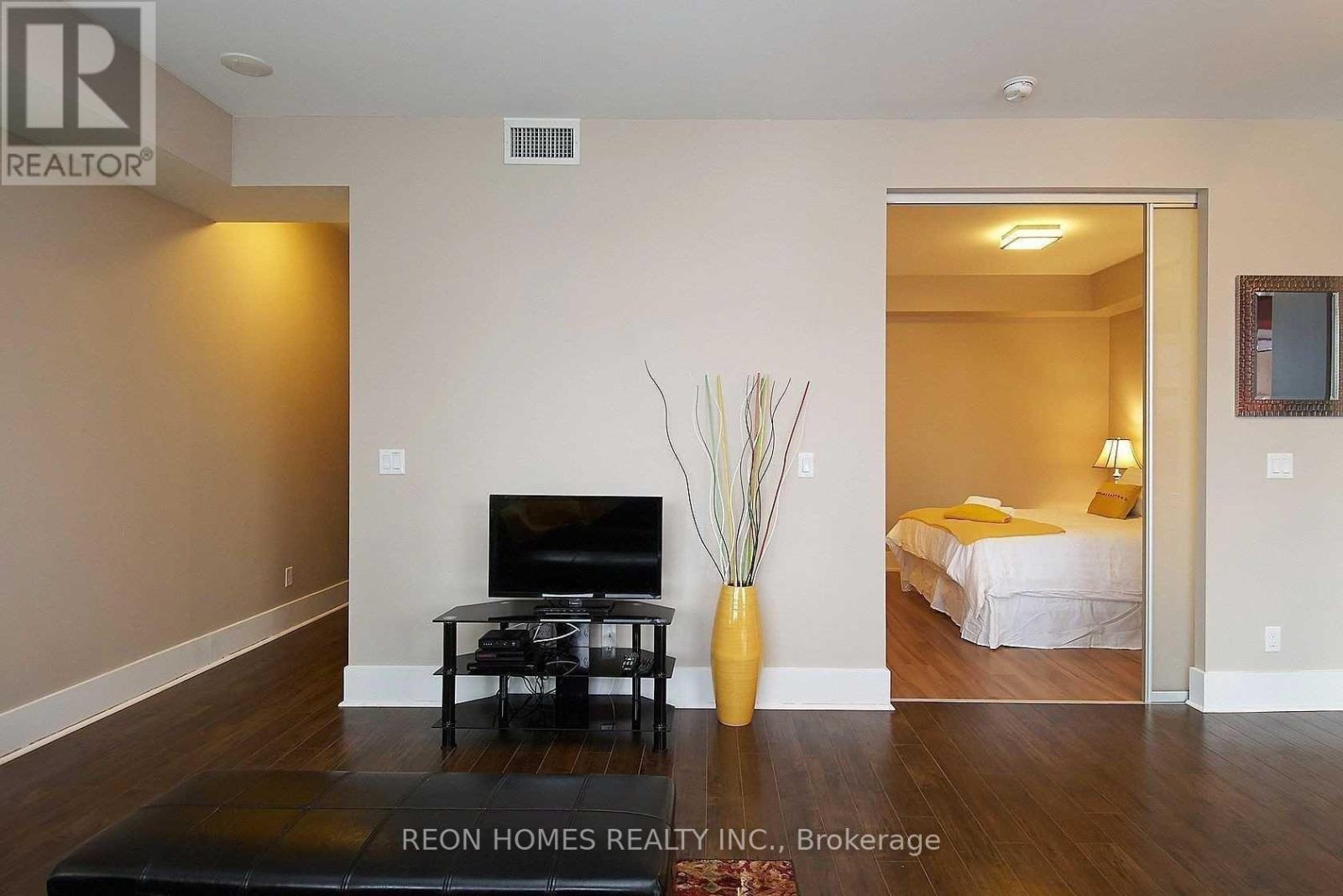 2009 - 300 Front Street Property Photo 10