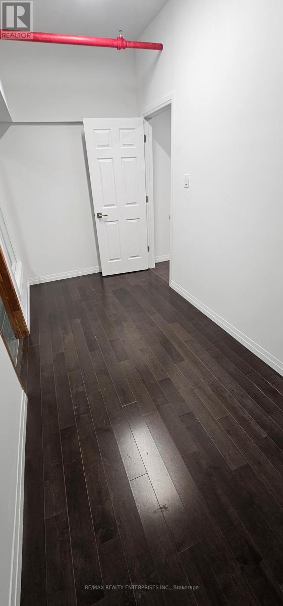 203 - 670 Bloor Street W Property Photo 4