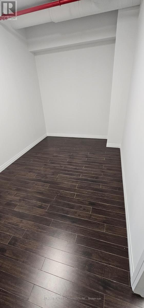 203 - 670 Bloor Street W Property Photo 6