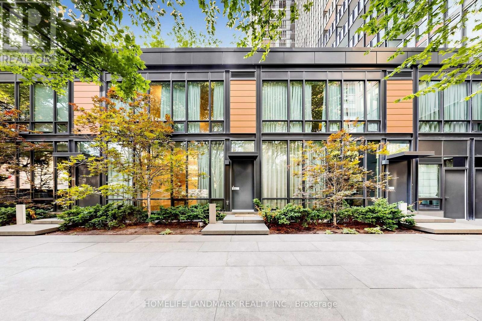 TH03 - 110 CHARLES STREET E