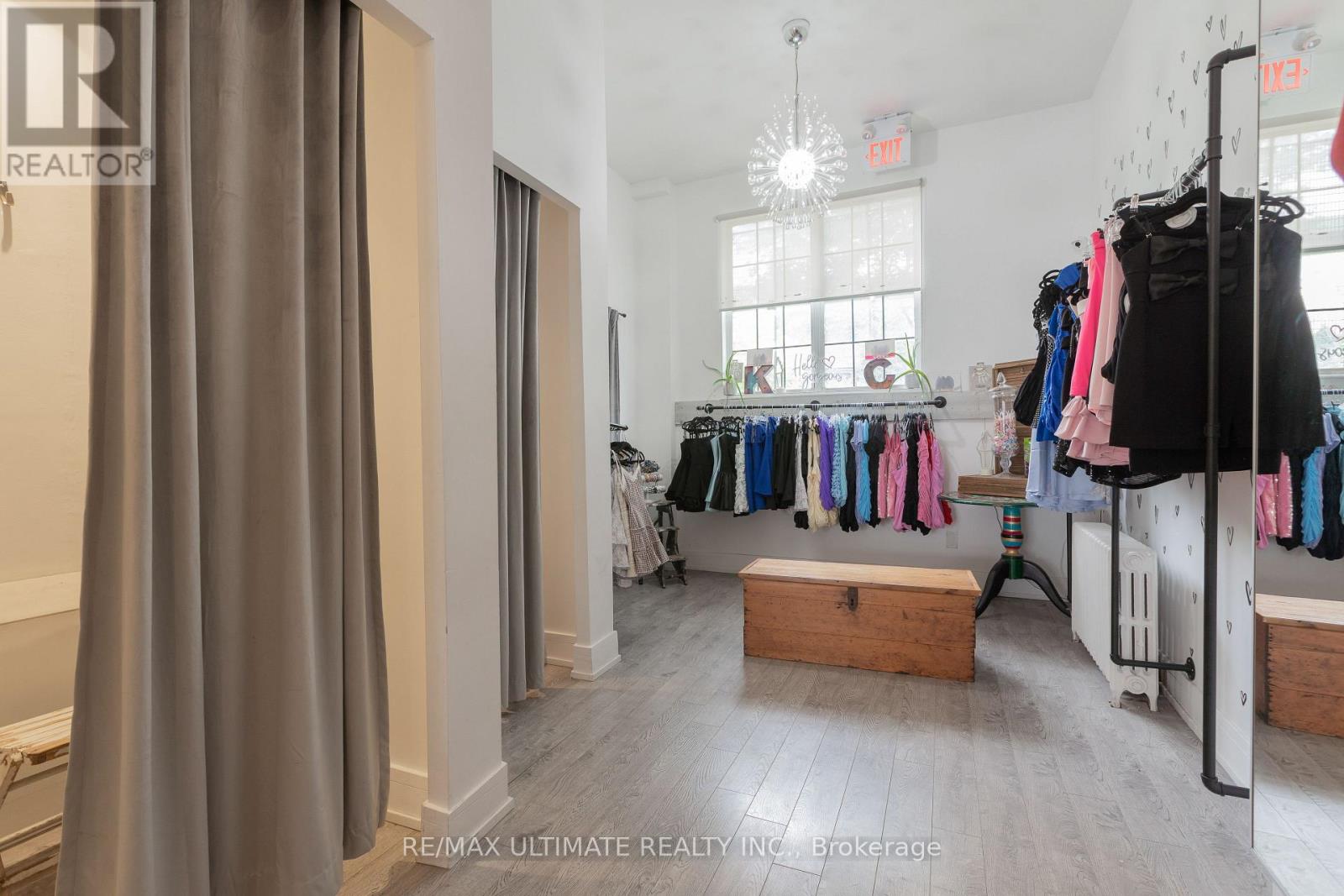 1693 Avenue Road Property Photo 11